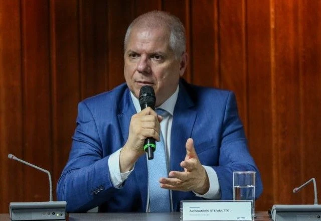 Ex-presidente do INSS será ouvido em CPMI que apura desvio bilionário de benefícios Ex-presidente do INSS será ouvido em CPMI que apura desvio bilionário de benefícios