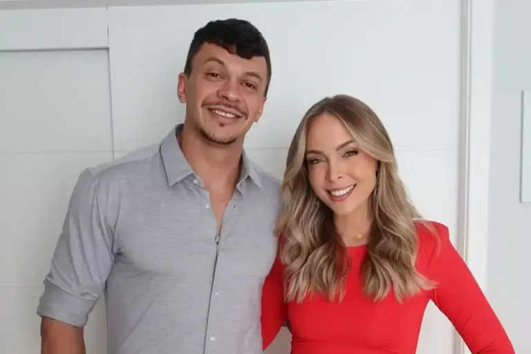 Tata Estaniecki fala pela 1ª vez após separação de Cocielo e internet repercute: “Parece abalada” Tata Estaniecki fala pela 1ª vez após separação de Cocielo e internet repercute: “Parece abalada”