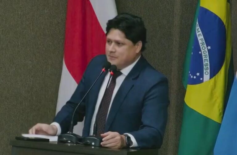 VÍDEO: Vereador expulsa e ameaça algemar jornalista em sessão na Câmara de Itacoatiara VÍDEO: Vereador expulsa e ameaça algemar jornalista em sessão na Câmara de Itacoatiara