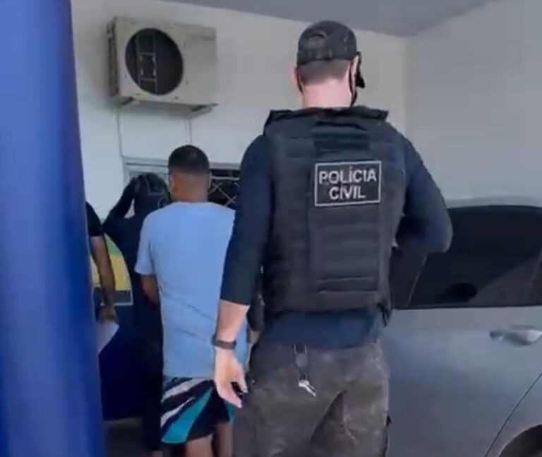 Operação Delivery prende suspeitos de sequestrar, torturar e matar a tiros entregador em Coari Operação Delivery prende suspeitos de sequestrar, torturar e matar a tiros entregador em Coari