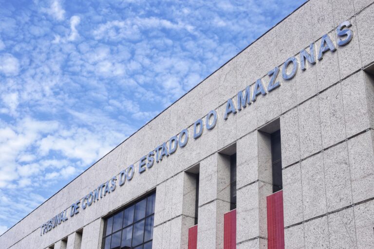 TCE-AM suspende licitação da Prefeitura de Tabatinga por falhas no edital de fardamento escolar TCE-AM suspende licitação da Prefeitura de Tabatinga por falhas no edital de fardamento escolar
