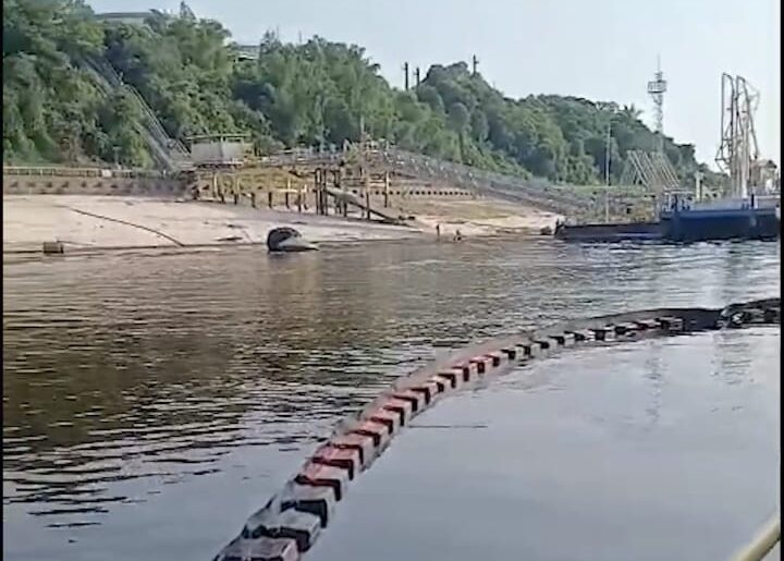 Vídeo: Vazamento de óleo no rio Negro aciona Ipaam e esquema de contenção da Ream Vídeo: Vazamento de óleo no rio Negro aciona Ipaam e esquema de contenção da Ream