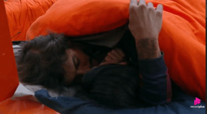 Em “A Fazenda”, Shia Phoenix e Michelle Barros trocam beijos e declarações Em “A Fazenda”, Shia Phoenix e Michelle Barros trocam beijos e declarações