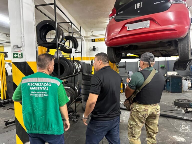 Empresas são notificadas por descarte irregular de pneus em Manaus Empresas são notificadas por descarte irregular de pneus em Manaus
