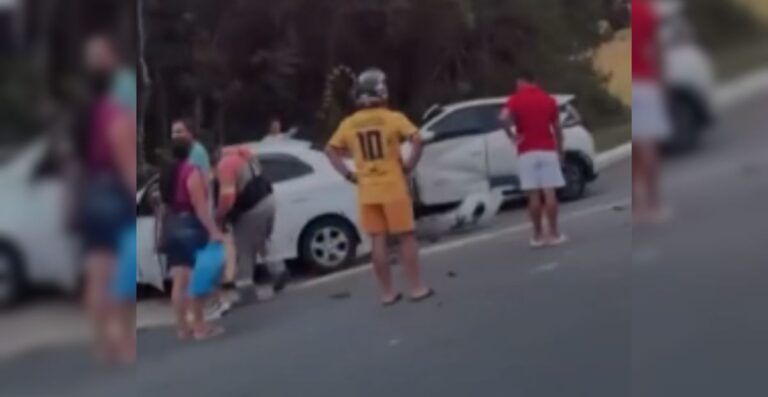 VÍDEO: Acidente envolvendo carros e moto deixa entregador ferido em Manaus VÍDEO: Acidente envolvendo carros e moto deixa entregador ferido em Manaus