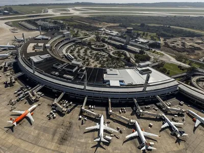 Receita Federal apreende drogas escondidas em imagens religiosas e potes de manteiga no Aeroporto do Galeão Receita Federal apreende drogas escondidas em imagens religiosas e potes de manteiga no Aeroporto do Galeão
