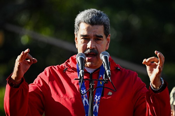 Maduro pede “paz” e critica ações militares dos EUA: “Não à guerra louca!” Maduro pede “paz” e critica ações militares dos EUA: “Não à guerra louca!”