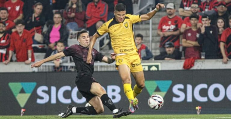 Amazonas FC perde para o Athletico e se complica na luta contra rebaixamento Amazonas FC perde para o Athletico e se complica na luta contra rebaixamento