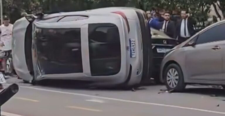 Carro capota no Passeio do Mindu e assusta motoristas no Parque 10 Carro capota no Passeio do Mindu e assusta motoristas no Parque 10