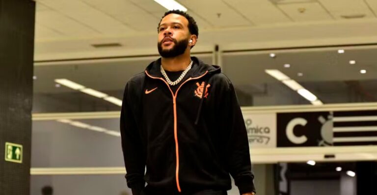 Memphis não consegue deixar o RJ de helicóptero e falta treino no Corinthians Memphis não consegue deixar o RJ de helicóptero e falta treino no Corinthians