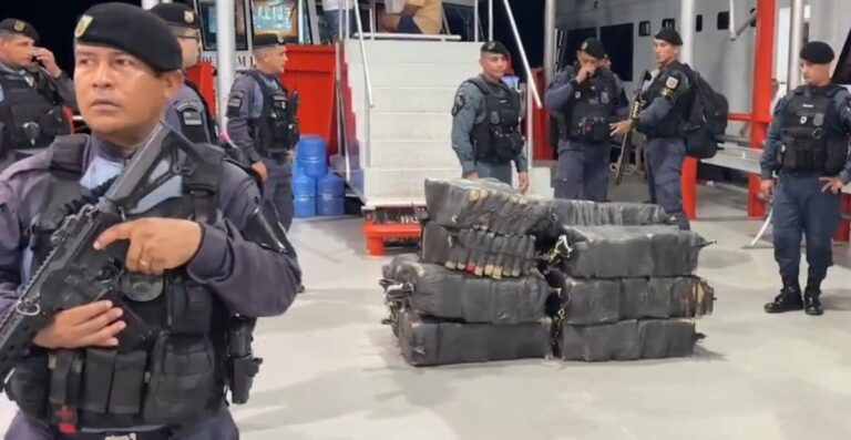 Polícia apreende cerca de 700 kg de drogas em ação da Operação Impacto Polícia apreende cerca de 700 kg de drogas em ação da Operação Impacto