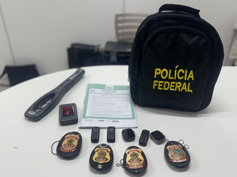 Médicos são alvos da PF suspeitos de tentar fraudar prova de residência em Minas Gerais Médicos são alvos da PF suspeitos de tentar fraudar prova de residência em Minas Gerais