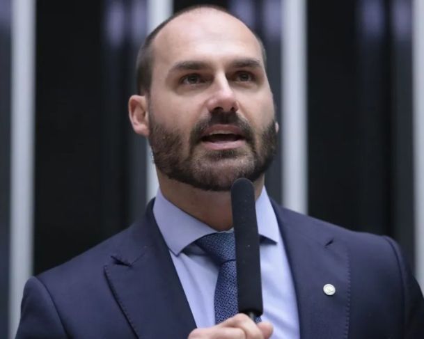 STF: Defensoria Pública da União pede para não atuar na defesa de Eduardo Bolsonaro STF: Defensoria Pública da União pede para não atuar na defesa de Eduardo Bolsonaro