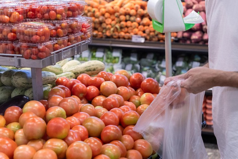 Preço da cesta básica cai em Manaus e em 21 capitais do país