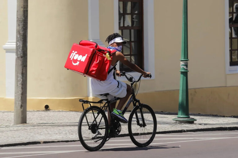 Número de trabalhadores por app subiu 25% entre 2022 e 2024, segundo o IBGE Número de trabalhadores por app subiu 25% entre 2022 e 2024, segundo o IBGE