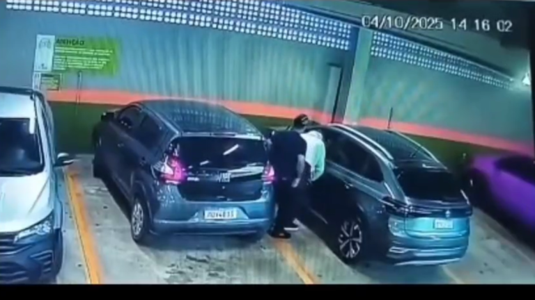 VÍDEO: Mulher é sequestrada enquanto entrava em carro no estacionamento de mercado VÍDEO: Mulher é sequestrada enquanto entrava em carro no estacionamento de mercado