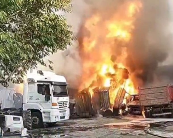 Vídeo: incêndio em oficina de caminhões assusta moradores do Tarumã neste sábado (18)