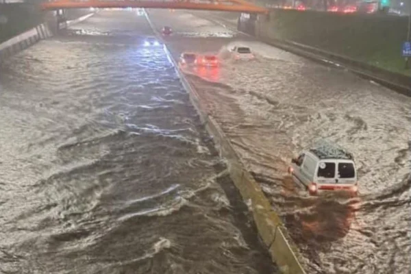 Temporal causa fortes inundações em Buenos Aires e deixa uma vítima Temporal causa fortes inundações em Buenos Aires e deixa uma vítima