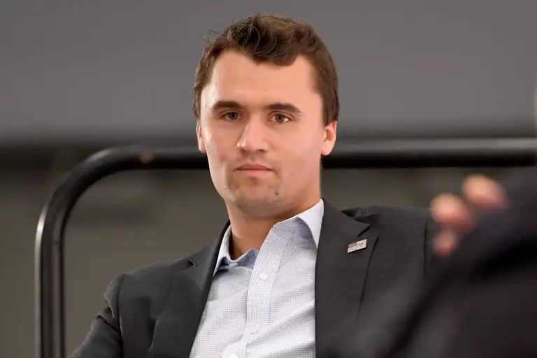 EUA revogam vistos de estrangeiros que comemoraram morte de Charlie Kirk, diz Departamento de Estado