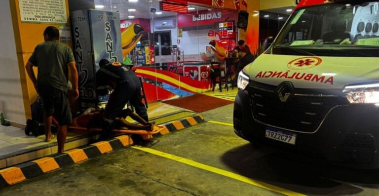Criminosos cortam dedo de homem ao cobrar dívida em Manaus Criminosos cortam dedo de homem ao cobrar dívida em Manaus