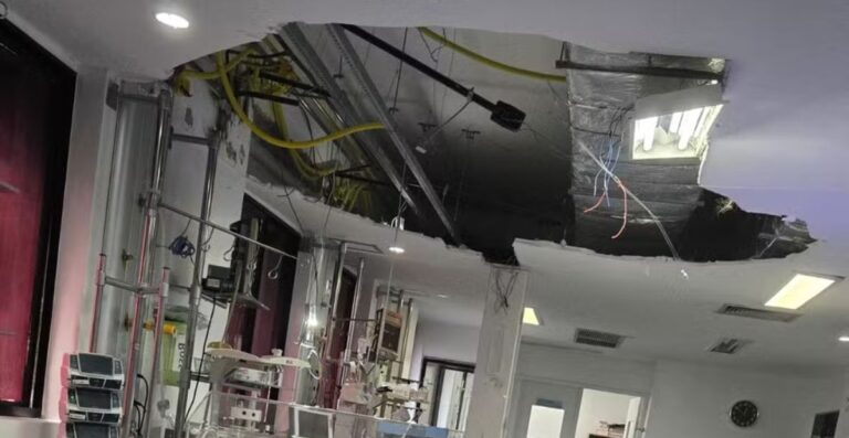 Teto de UTI neonatal desaba em hospital do Recife Teto de UTI neonatal desaba em hospital do Recife