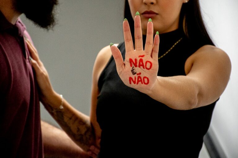 Aleam aprova projeto que multa em até R$ 10 mil casos de importunação sexual no Amazonas Aleam aprova projeto que multa em até R$ 10 mil casos de importunação sexual no Amazonas