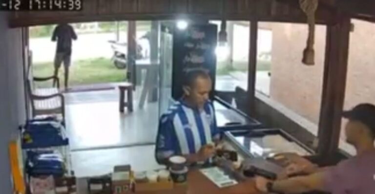 Veja momento que jovem é morto a tiros dentro de loja de açaí Veja momento que jovem é morto a tiros dentro de loja de açaí