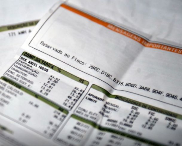 Conta de energia sobe com bandeira vermelha 1 em novembro; veja o valor adicional