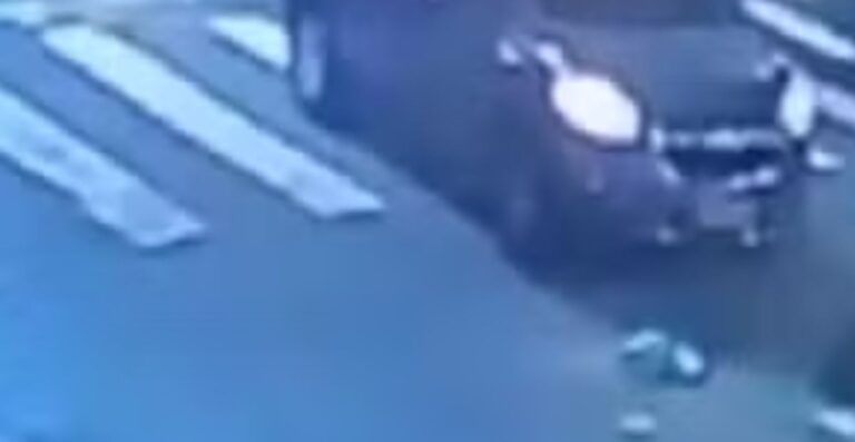 Veja momento que mulher morre atropelada em faixa de pedestre Veja momento que mulher morre atropelada em faixa de pedestre