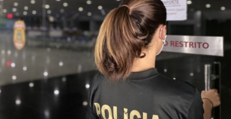 Passageiro é preso pela PF por importunação sexual durante voo de Brasília a Manaus Passageiro é preso pela PF por importunação sexual durante voo de Brasília a Manaus