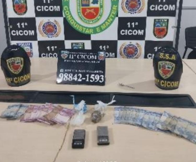 Dupla é presa por vender cocaína em bar no bairro da Glória Dupla é presa por vender cocaína em bar no bairro da Glória