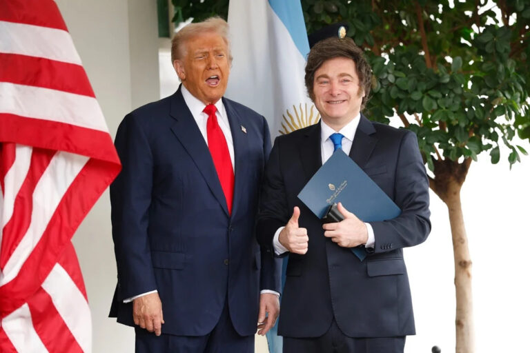 Trump relembra “ótima conversa” com Lula em encontro com Milei, para discutir ajuda à Argentina Trump relembra “ótima conversa” com Lula em encontro com Milei, para discutir ajuda à Argentina