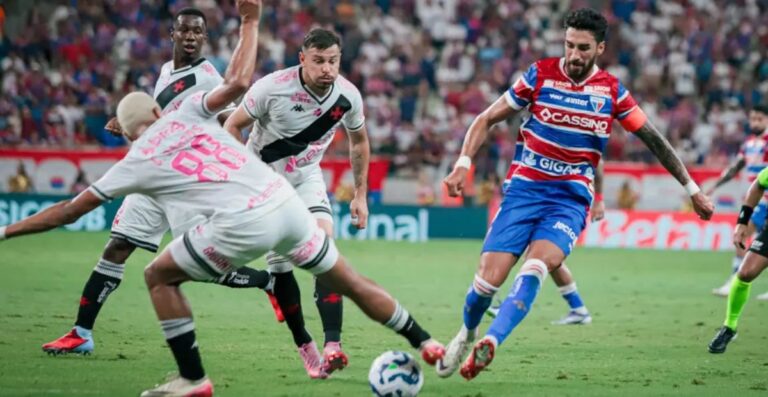 Vasco vence o Fortaleza por 2 a 0 no Castelão mesmo com um a menos Vasco vence o Fortaleza por 2 a 0 no Castelão mesmo com um a menos