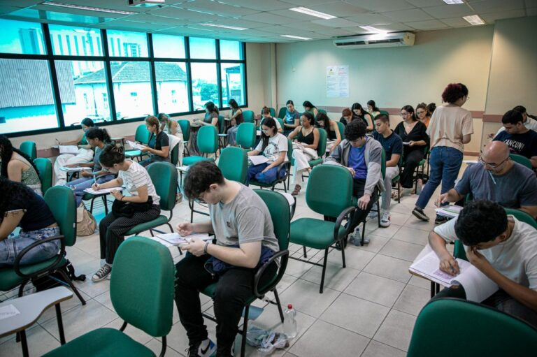 Vestibular 2025 da UEA mobiliza milhares de candidatos em todo o Amazonas Vestibular 2025 da UEA mobiliza milhares de candidatos em todo o Amazonas