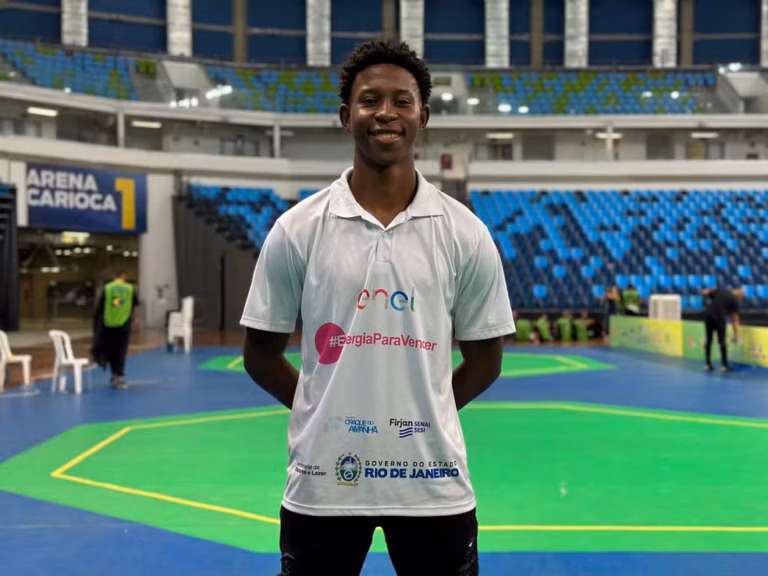 Henrique Marques conquista primeiro ouro masculino para o Brasil em Mundial de Taekwondo