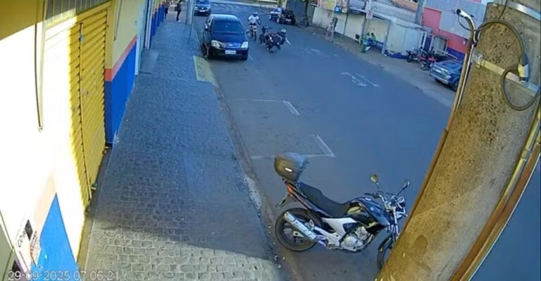 VÍDEO: Homem tenta matar o próprio irmão “jogando moto” sobre ele, em MG