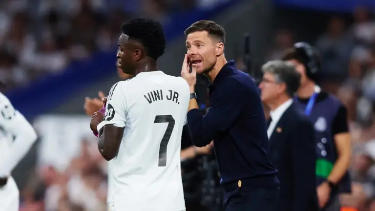 Técnico do Real Madrid revela conversa com Vini Jr. após polêmica em jogo contra o Barcelona Técnico do Real Madrid revela conversa com Vini Jr. após polêmica em jogo contra o Barcelona