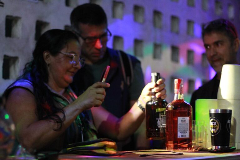 Adega é autuada por vender gin adulterado em Manaus