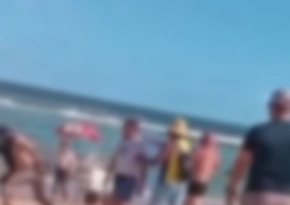 Casal gay é agredido por banhistas após ser acusado de ato obsceno em praia do Recife