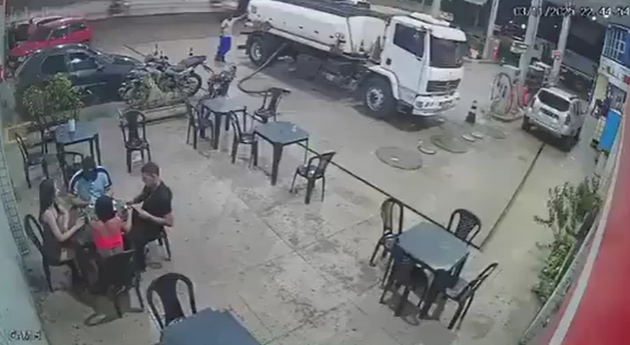 Homem acende cigarro e causa princípio de incêndio em posto no Maranhão