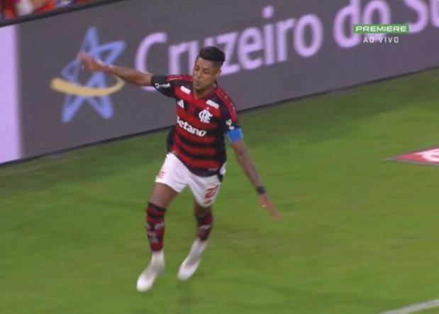 Flamengo vence o Santos no Maracanã e segue na briga pelo topo da tabela