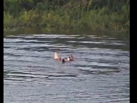 VÍDEO: Família é resgatada após bote salva-vidas afundar em Amaturá