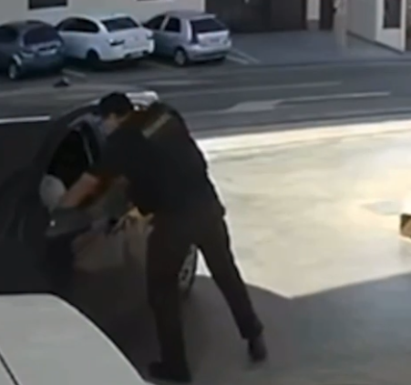 Policial é arrastado por carro durante abordagem em posto de combustível