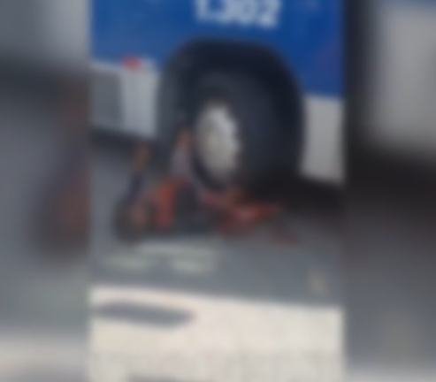 Homem tem perna dilacerada ao ser atropelado por ônibus em Pernambuco