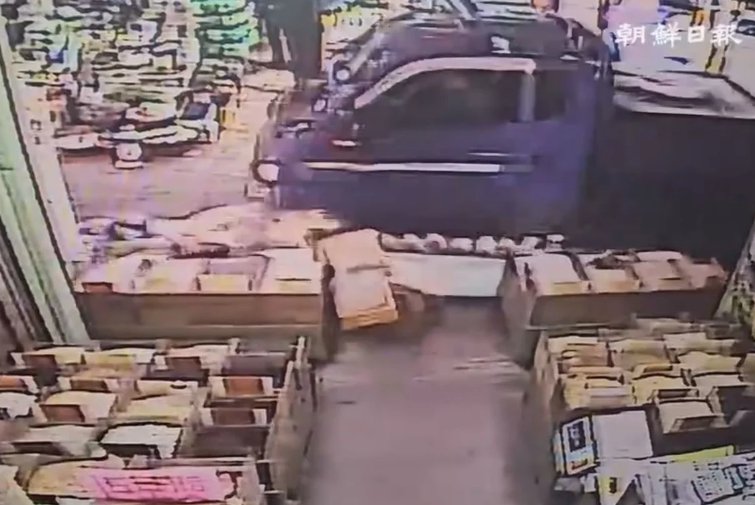 VÍDEO: caminhão invade mercado público na Coreia do Sul e deixa 2 mortos e 18 feridos