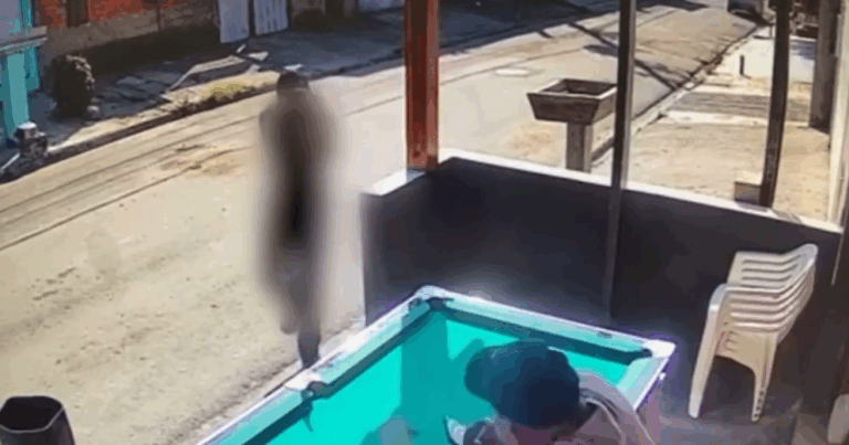 Câmeras registram assassinato em bar de Itaquaquecetuba