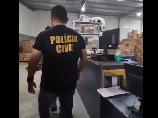 Vídeo mostra prisão de funcionário da TV Lar Motos por furto de R$150 mil em peças