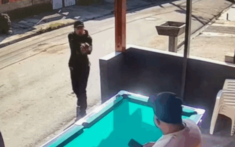 VÍDEO: homem é morto a tiros dentro de bar na Grande São Paulo