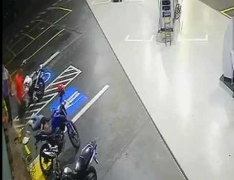 Vídeo mostra Coronel da PM agredindo esposa em posto de combustíveis em Manaus