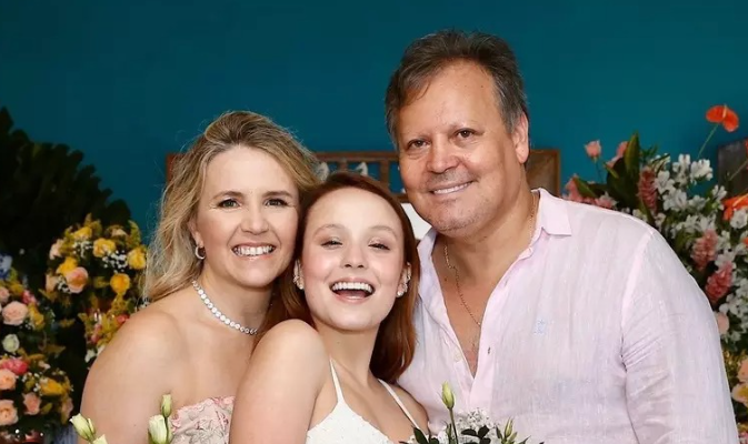 Larissa Manoela nega processo contra os pais e explica ação na Justiça